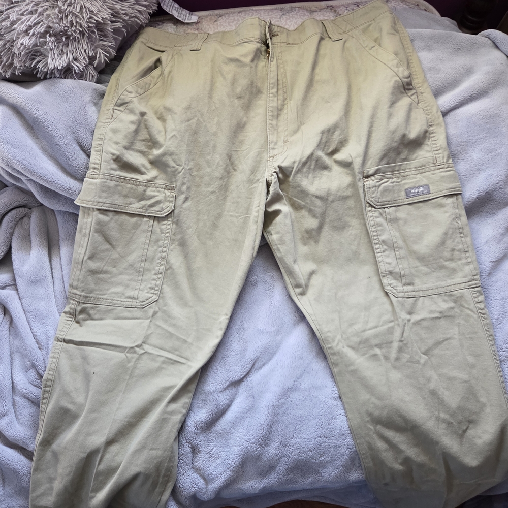 Wrangler Men's Cargo Pants in Light Khaki
